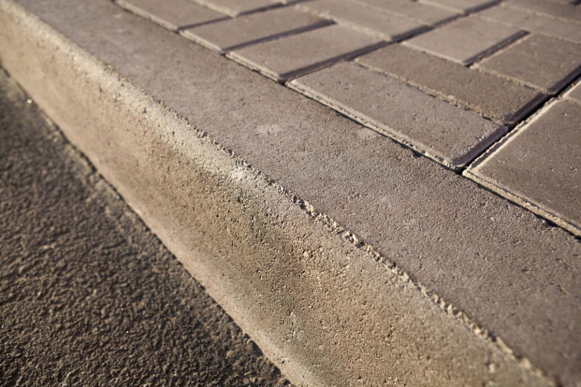 Concrete Sidewalk by Bellevue Concrete Pros